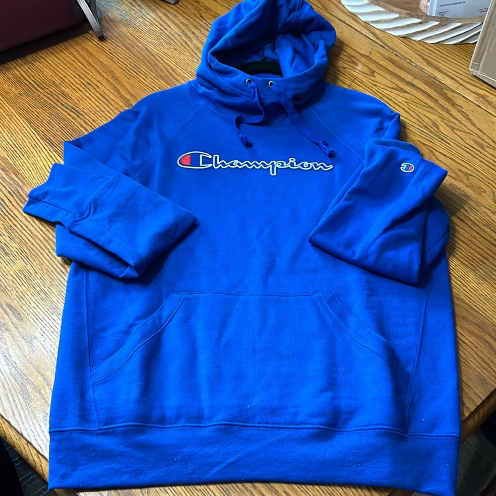 NWT Champion HOODIE. Small. Royal blue.
